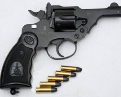 IOF 32 Revolver with S&W (L) cartridges (Anupam Kamal, Public domain, via Wikimedia Commonshttps://commons.wikimedia.org/wiki/File:IOF-32-REV-1.JPG)