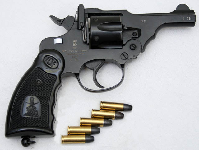 IOF 32 Revolver with S&W (L) cartridges (Anupam Kamal, Public domain, via Wikimedia Commonshttps://commons.wikimedia.org/wiki/File:IOF-32-REV-1.JPG)